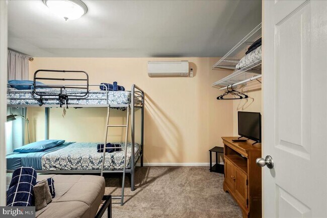 Building Photo - 31 Middle Village Way