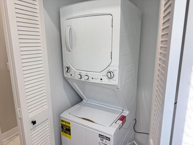 Building Photo - 6218 S King Dr