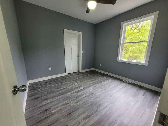 Building Photo - 2406 Woodland Ave