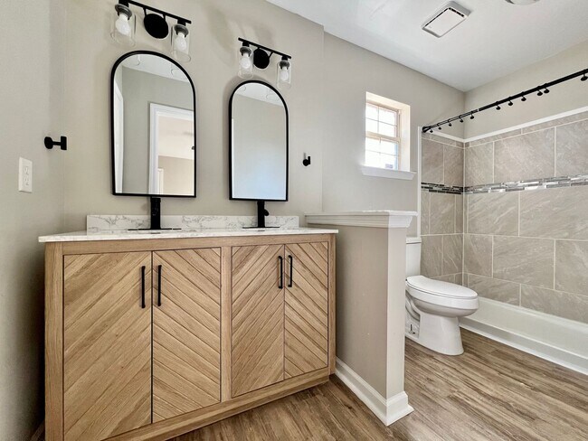 Building Photo - COMING MID-MAY 2026! (Pet Friendly)