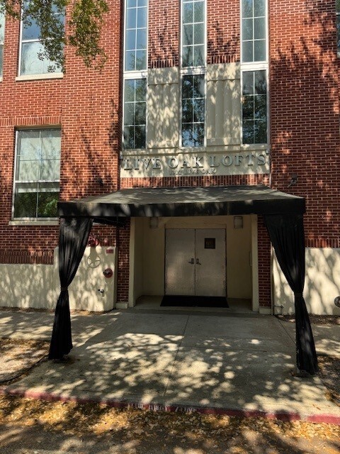 Building Photo - 1312 Live Oak St