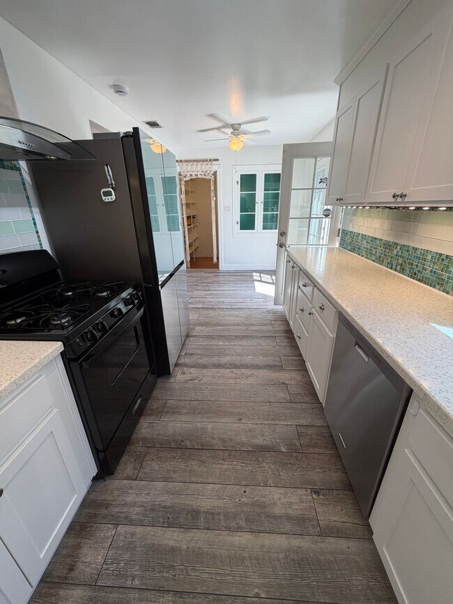 Building Photo - 7210 Zelinda Dr