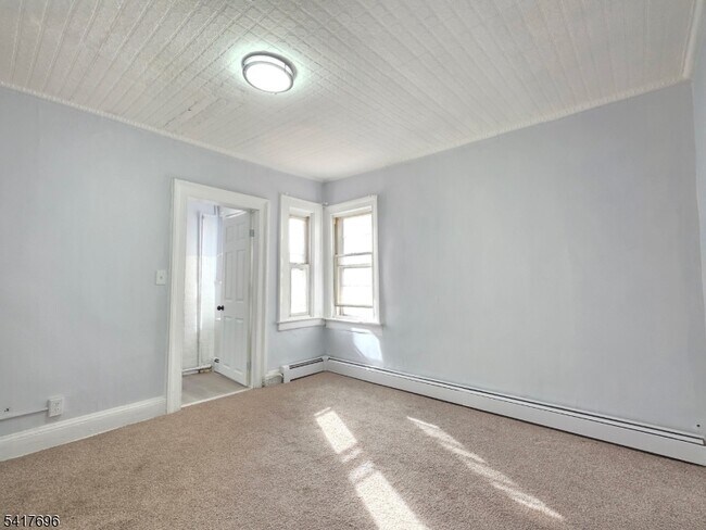 Building Photo - 8 Lincoln Ave