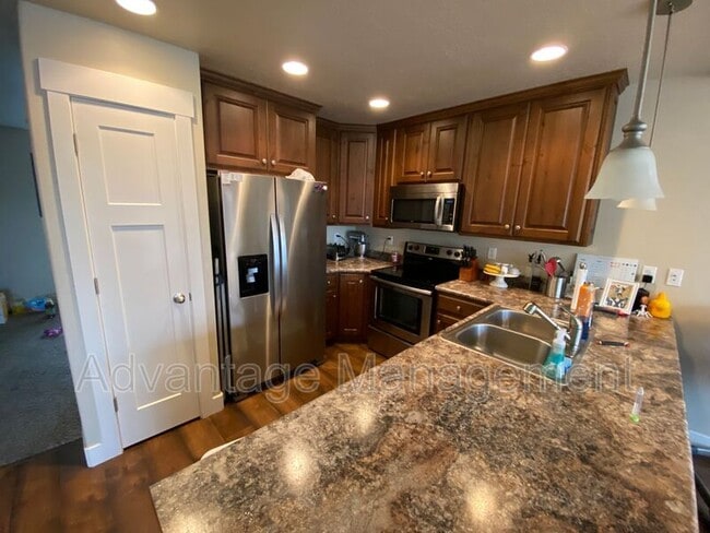 Building Photo - 887 Independence Ave