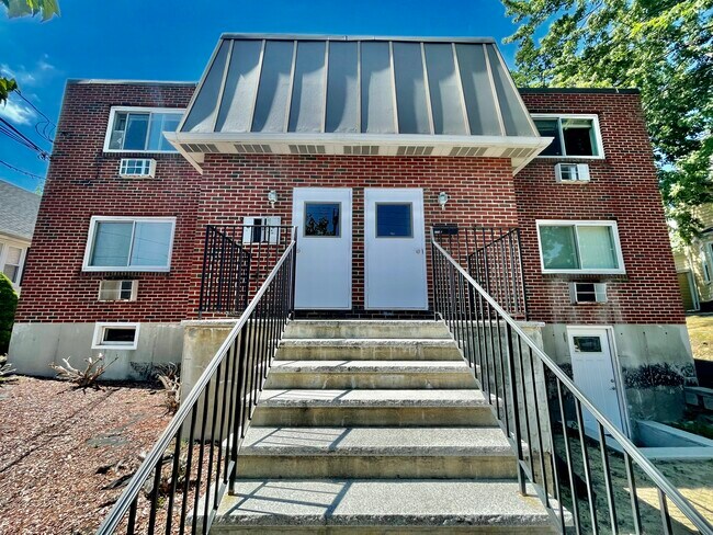 Primary Photo - 124 Sycamore St