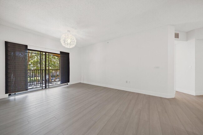 Building Photo - 3020 Alcazar Pl