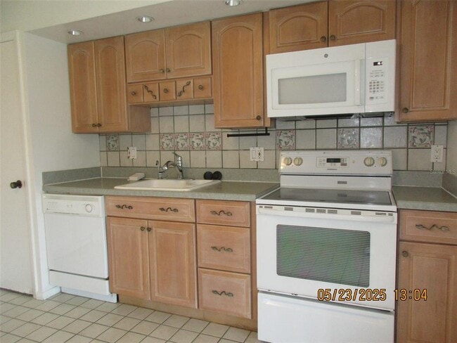 Building Photo - 45 Lake Villa Way