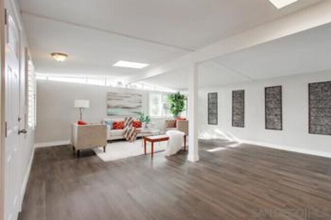 Building Photo - Clairmont House for Rent / 3BR 2BA