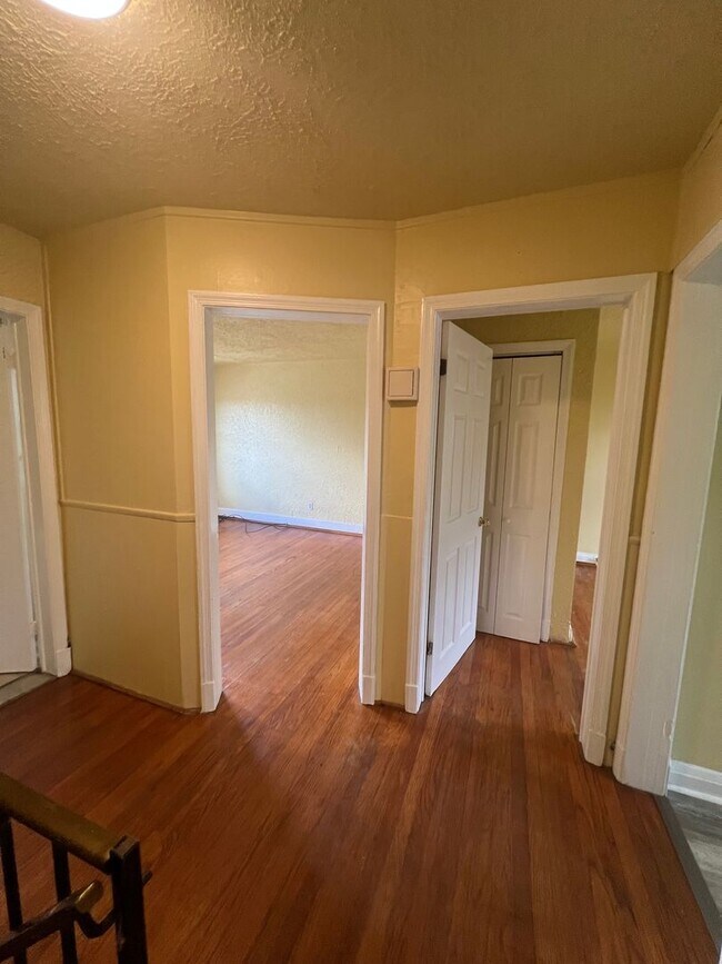 Building Photo - Beautiful 3 Bedroom 2 Full Bathroom Town Home Belair Edison