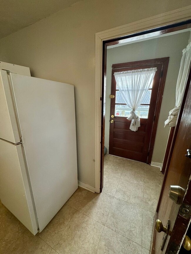 Building Photo - 3 Bedroom 2 Bath in Natrona Heights, PA!