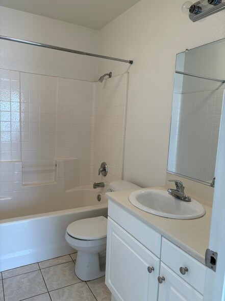 Full Bathroom #2 - 2946 S Campus Ave
