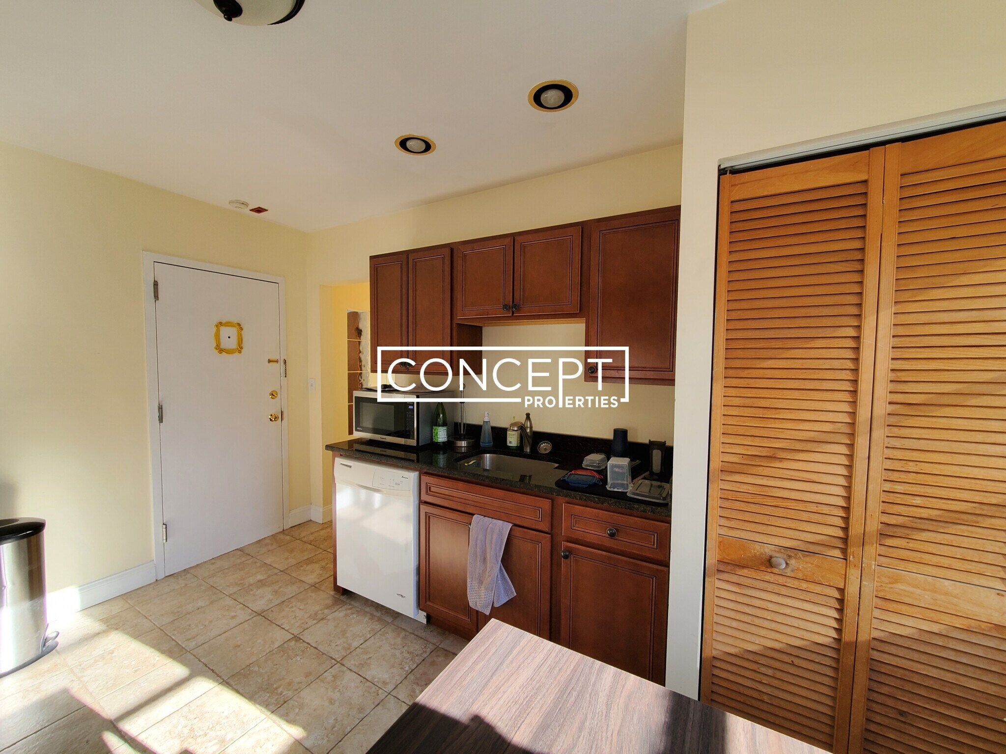 Building Photo - 224 Hanover St