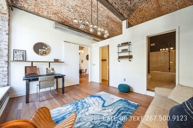 Building Photo - 105 S 12th St