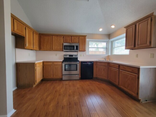Building Photo - *****CREEK CROSSING ESTATES****
