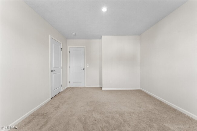 Building Photo - 3383 Jackson Park Dr