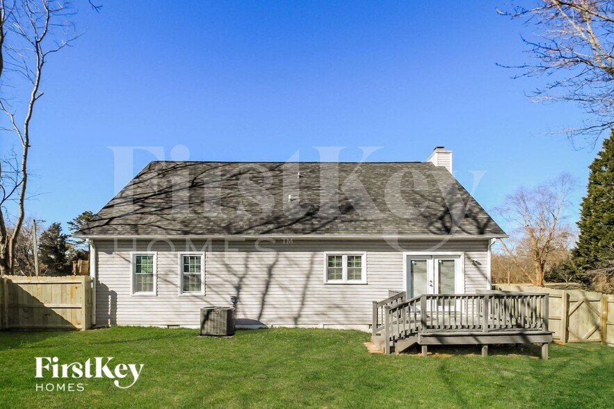 Building Photo - 701 Hampton Way Dr