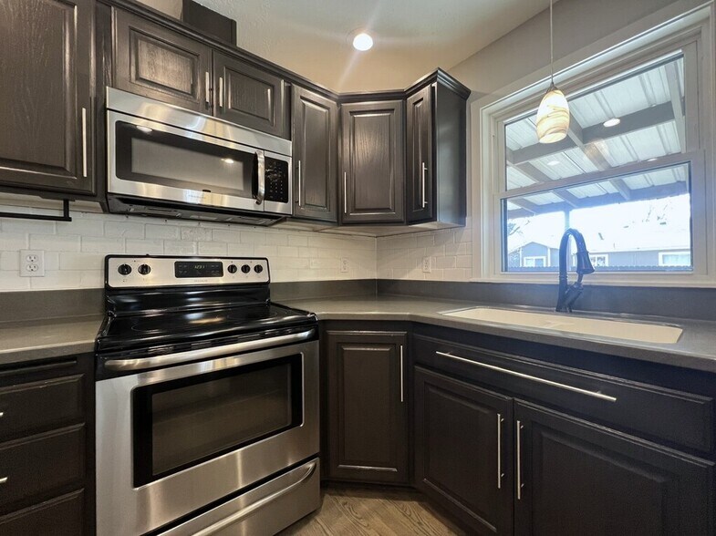 Building Photo - 2541 E Clarene Ct