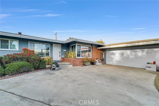 Building Photo - 9761 Royal Palm Blvd