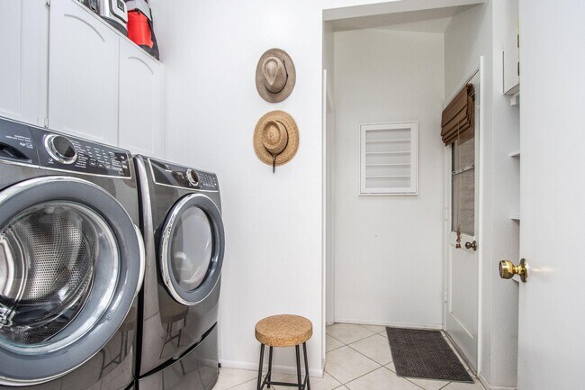 Building Photo - 7441 E Century Dr