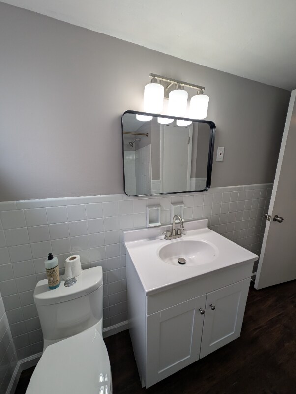 Building Photo - 110 Cromwell Pl