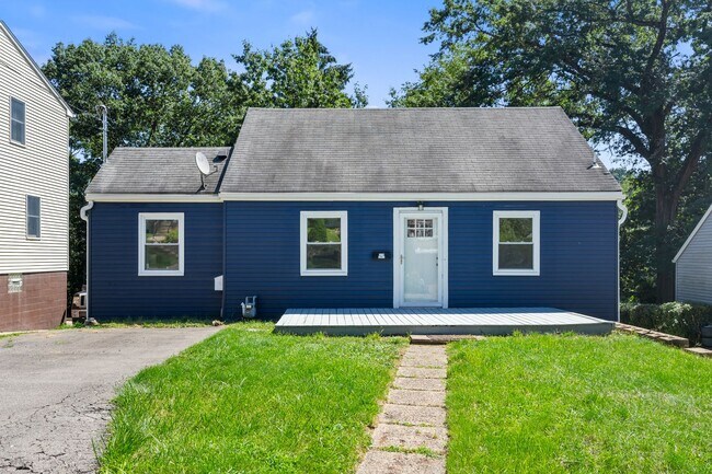 Building Photo - Entirely Renovated 3 bed, 1 bath in Overbrook- Brand New Kitchen and Bathroom!!