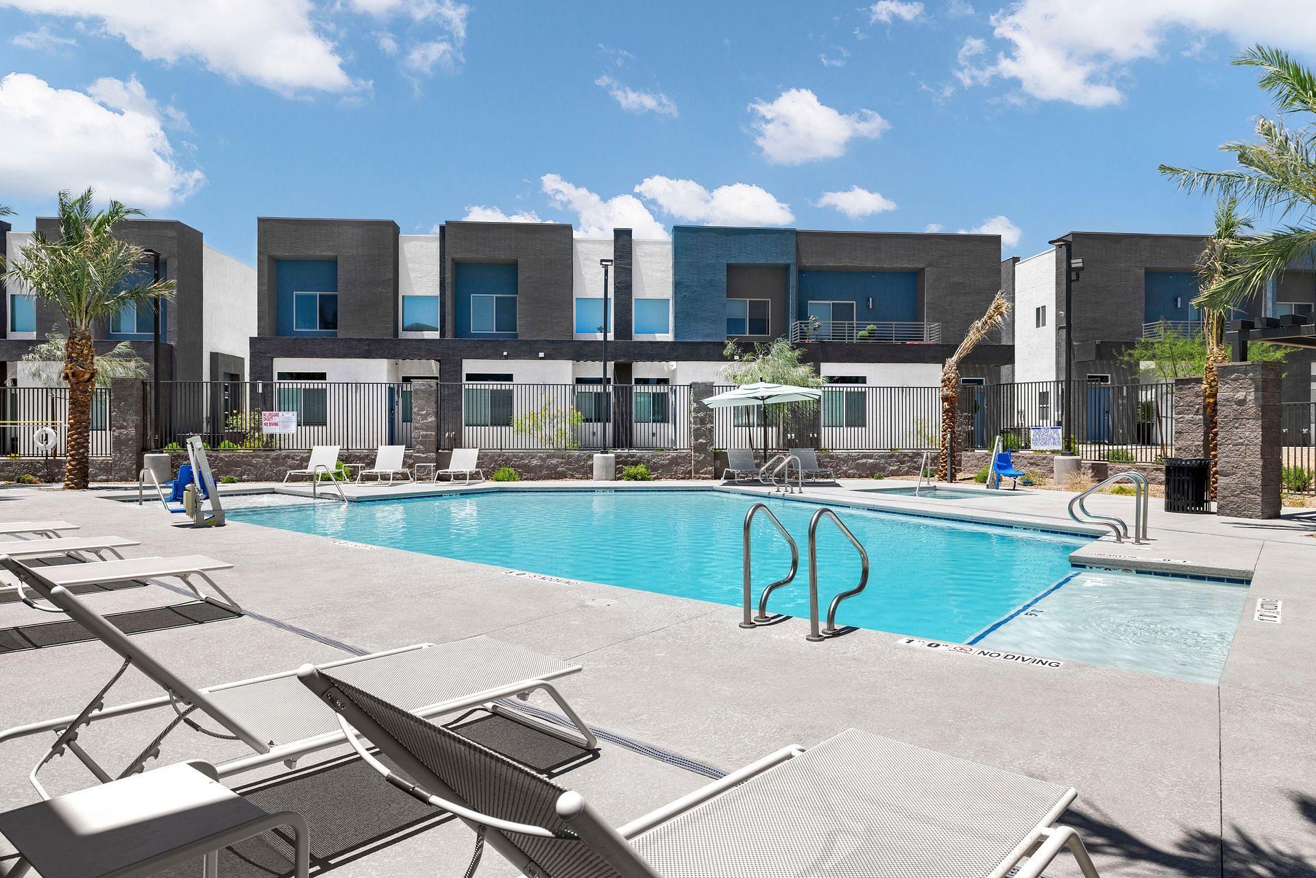 Building Photo - 2705 N Rancho Dr