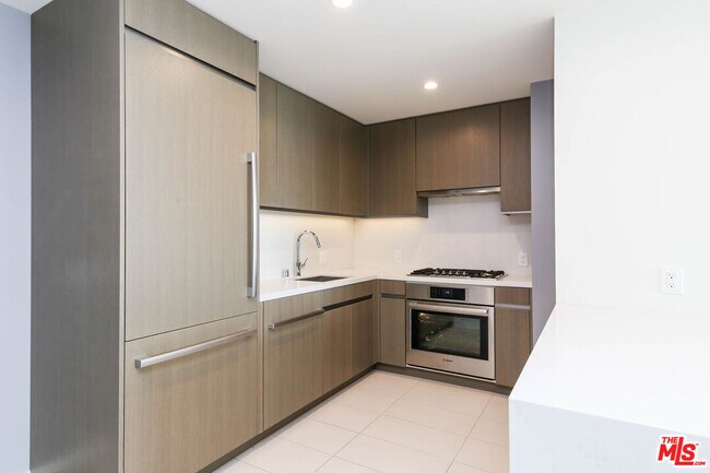 Building Photo - 889 Francisco St