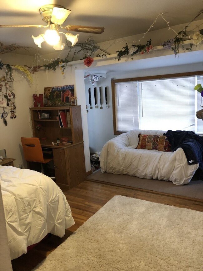 Building Photo - 910 Bungalow Ct