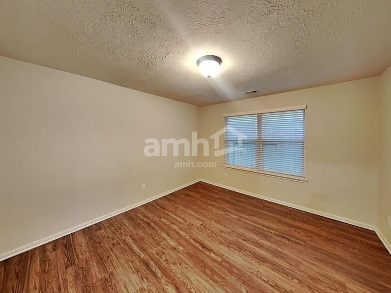 Building Photo - 2420 Avalon Trace Ln