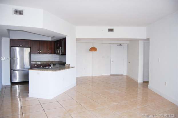 Building Photo - 20000 E Country Club Dr