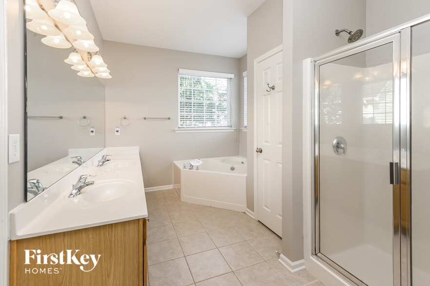 Building Photo - 10808 Peddlers Ct