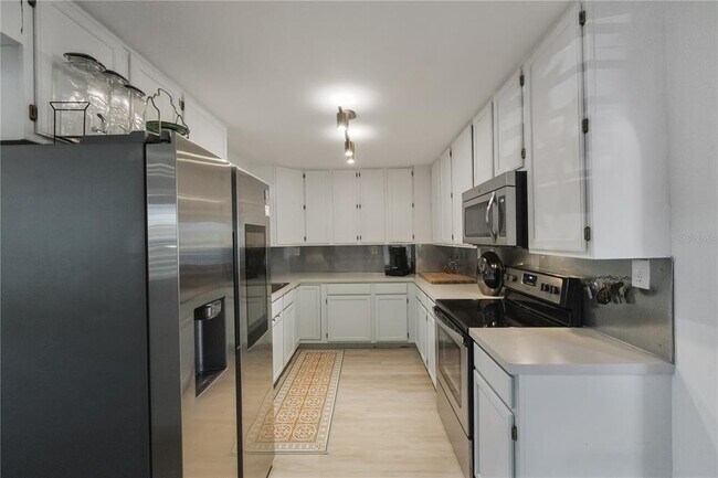 Building Photo - 702 Gray St S