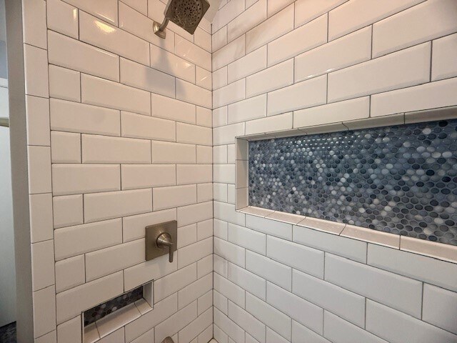 Building Photo - 5019 Oak Forest Dr