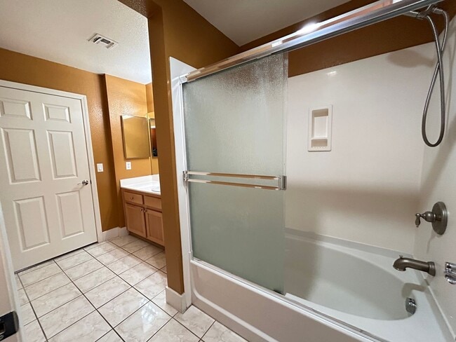 Building Photo - 1-Bedroom 1-Bathroom Silverado Ranch Condo!