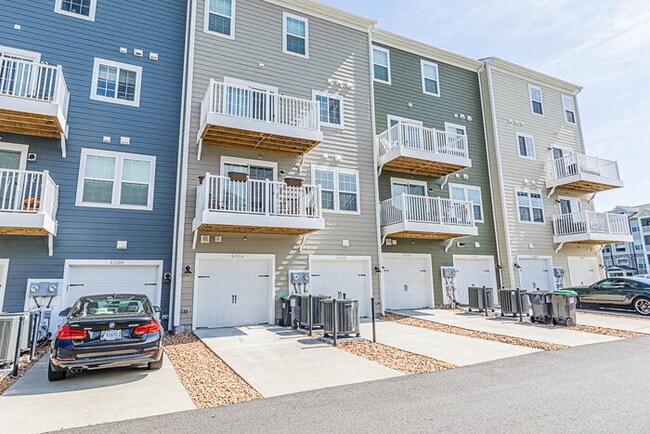 Building Photo - New 2 Bedroom Condo with Loft in Short Pump – $2,400/mo