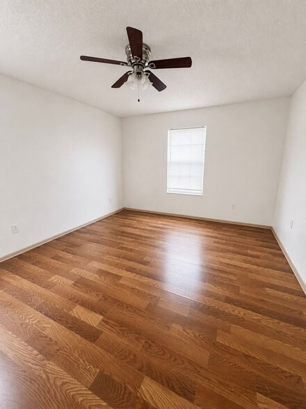 Building Photo - 7601 Willow Park Dr