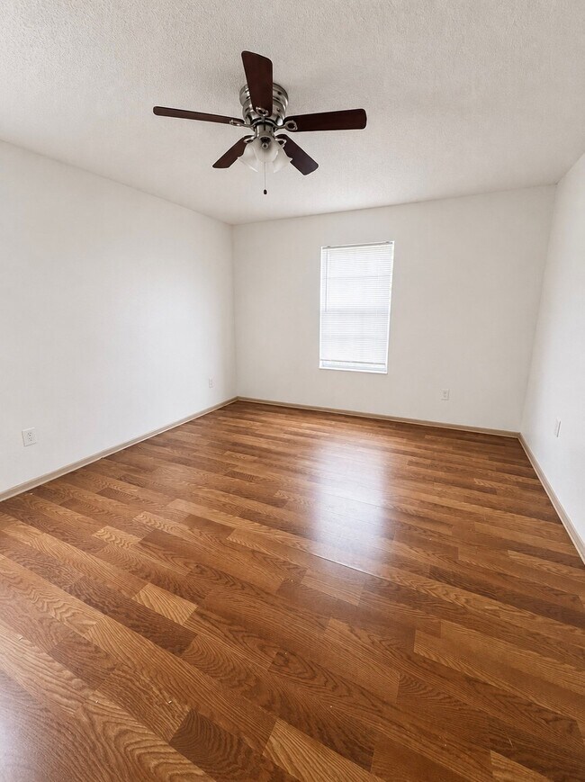 Building Photo - 7601 Willow Park Dr