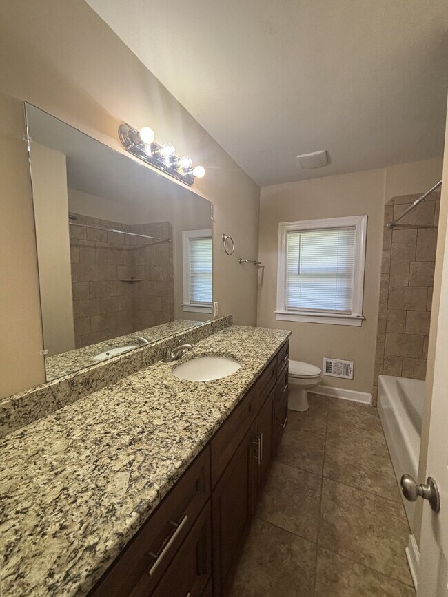 Building Photo - "Charming Single Family Home in Portsmouth – 1521 Sq Ft of Comfortable Living!"