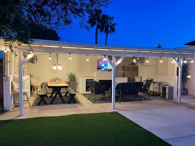Building Photo - 3BR/2BA HOME available NOW in FLETCHER PAR...
