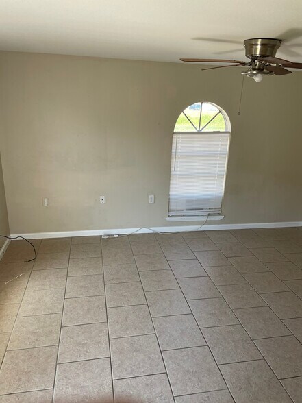 Building Photo - 3329 Golden Dr
