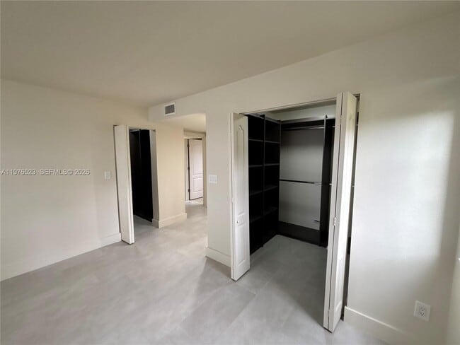 Building Photo - 605 Ives Dairy Rd