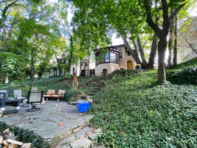 Building Photo - 2076 Iuka Ave