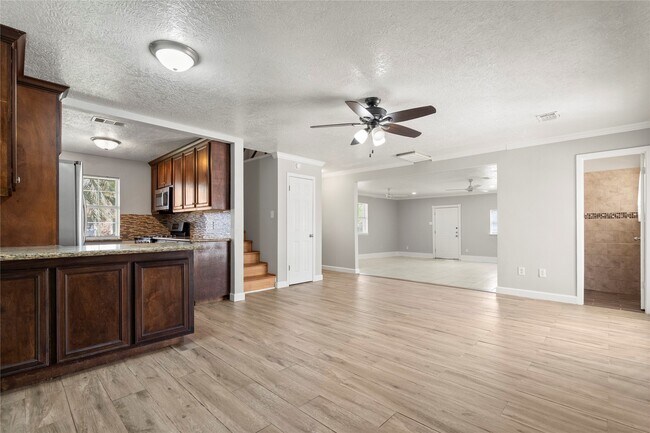 Building Photo - 907 Northbend Dr
