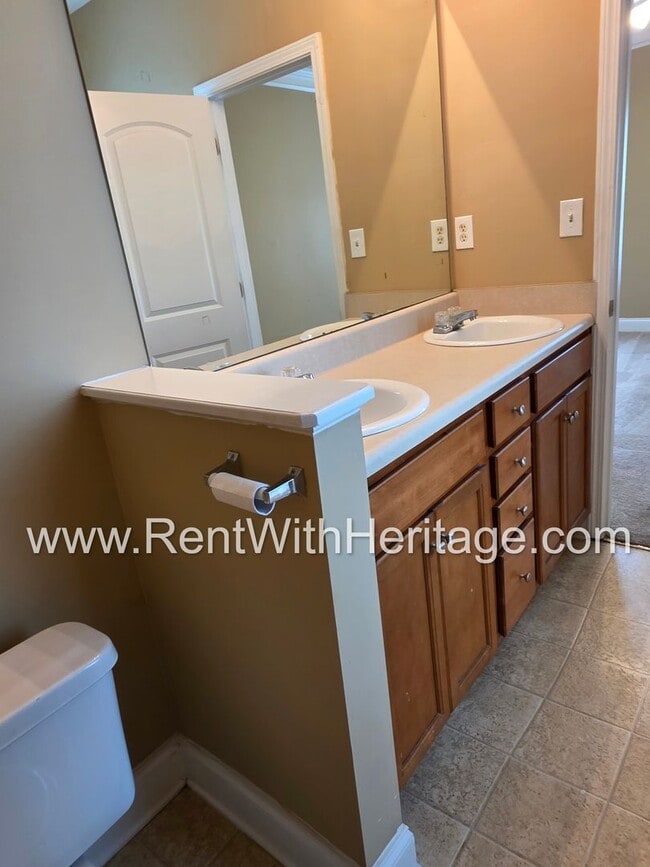 Building Photo - Gorgeous 5bd /3.5 bath Home/ Upgrades Galore/ Attention to Detail/ Great Location