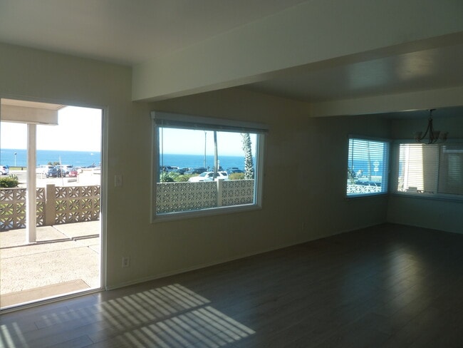 Building Photo - 1804 Esplanade