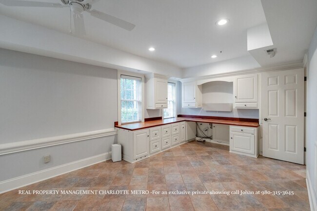 Building Photo - 529 Queens Rd