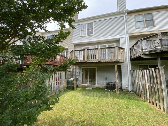 Building Photo - 106 Batley Ct