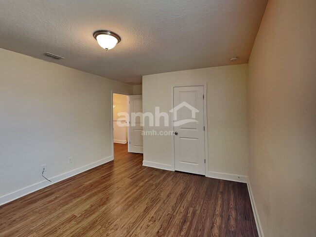 Building Photo - 329 Crestrun Loop