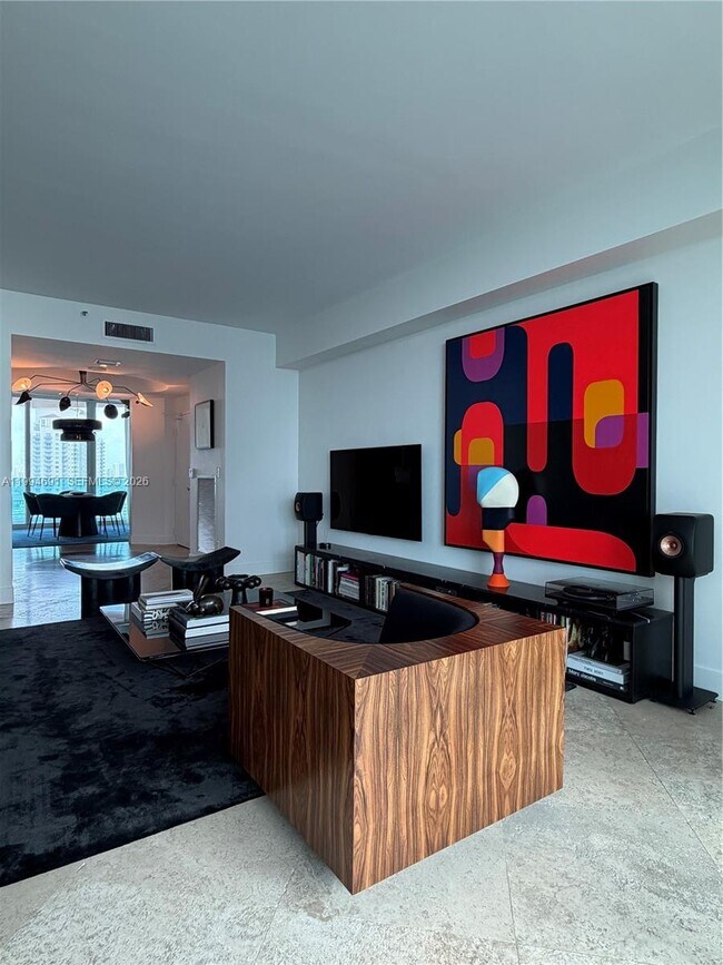 Building Photo - 300 South Pointe Dr