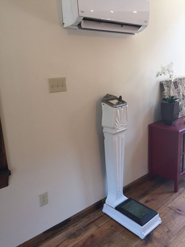 Building Photo - BEAUTIFUL, BRIGHT AND OPEN 1 BED, 1BATH  HOUSE IN HEART OF NOIRTHSIDE- AVAIL NOW!